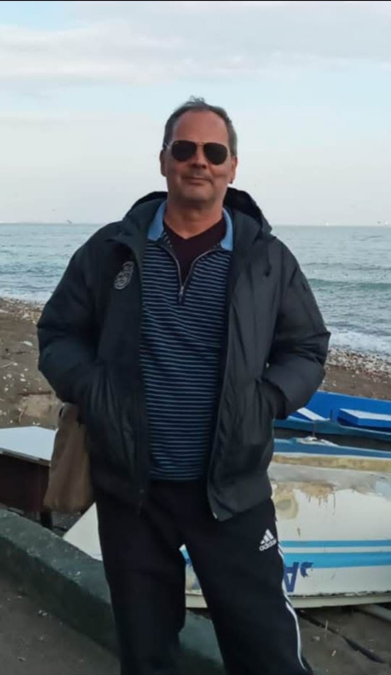 Cem Antebelli by the sea